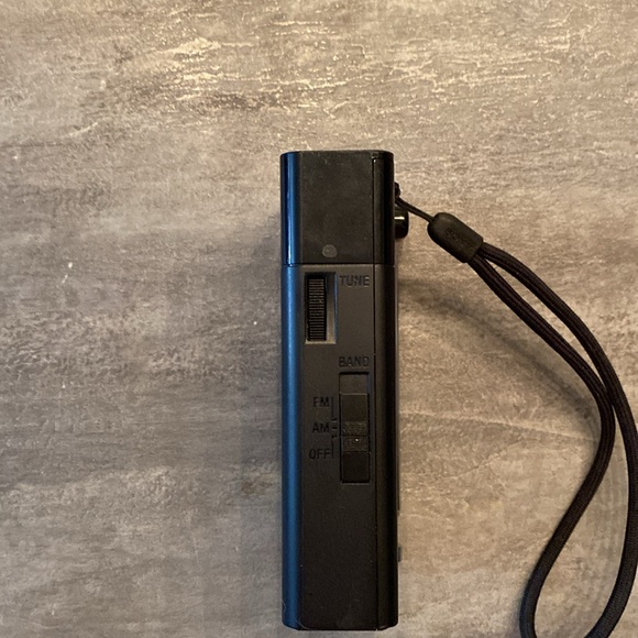 Vintage SONY ICF-P26 Portablele Pocket FM/AM Radio Built-in Speaker - Picture 6 of 7